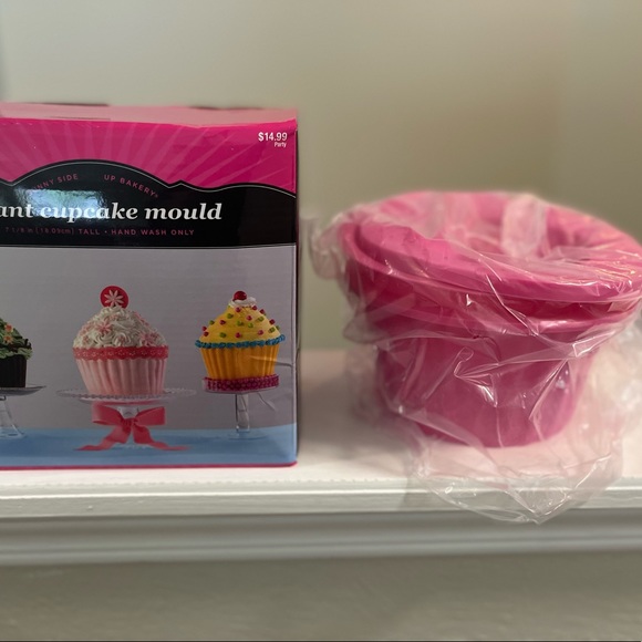 Giant CupCake Mold - Picture 3 of 3